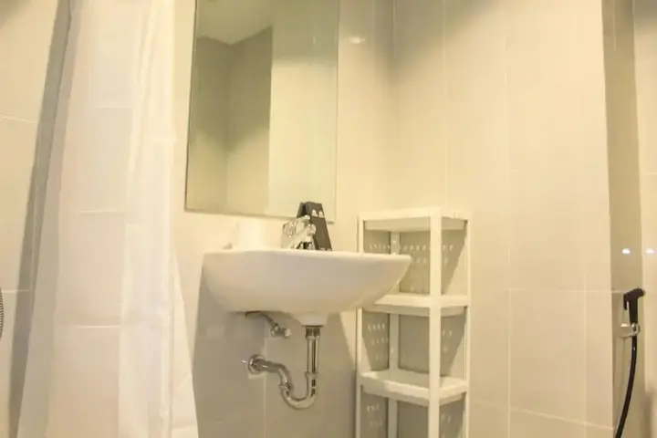 Legok: Elegant and Modern 1BR Casa De Parco Apartment