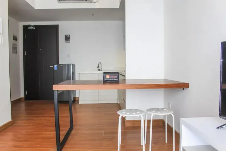 Legok: Elegant and Modern 1BR Casa De Parco Apartment