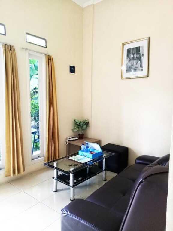 Bakom Inn Syariah Ciawi - Bogor, Standard Double Room 8 — фото 5