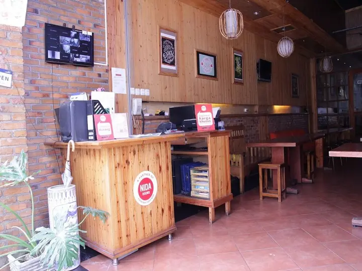 Медан: Nida Rooms Muara 16 Polonia at House of Zaza Zizi