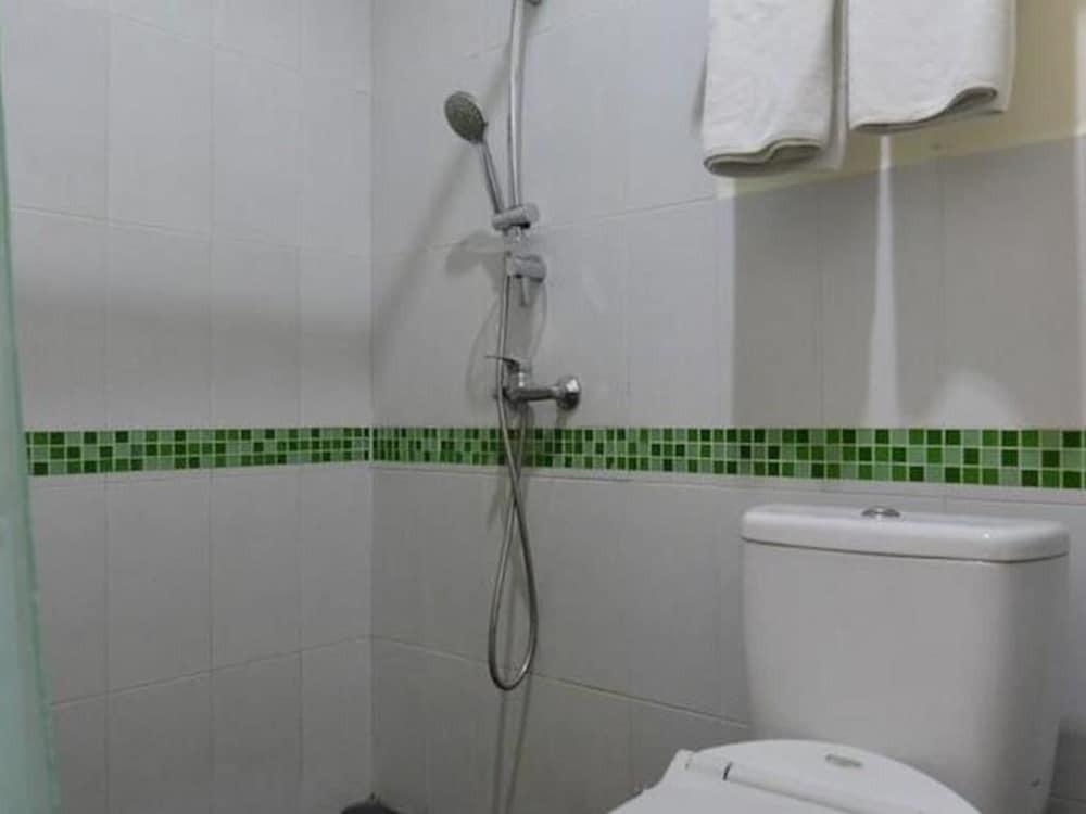 Медан: Nida Rooms Lubis 3 Medan Baru at Hotel Rumah Anaya