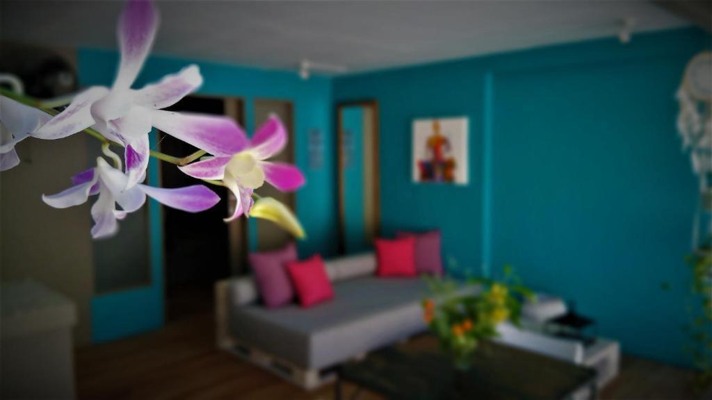 Гили-Мено: Meno Suites