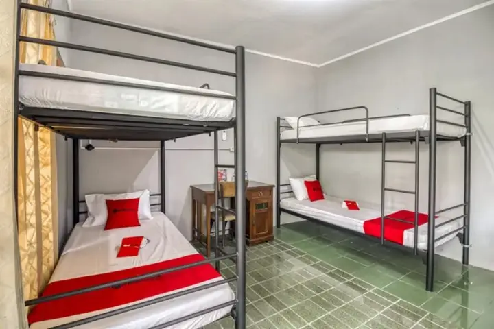 RedDoorz Hostel near Adisucipto Airport Yogyakarta — фото 3