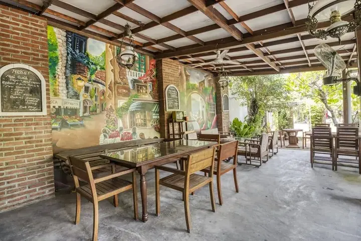 Батуретно: RedDoorz Hostel near Adisucipto Airport Yogyakarta