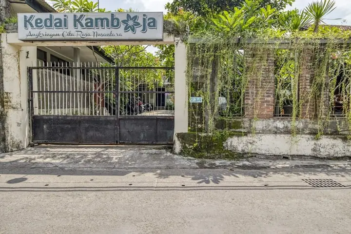RedDoorz Hostel near Adisucipto Airport Yogyakarta — фото 1