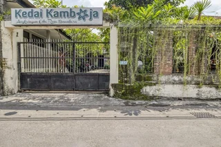 Батуретно: RedDoorz Hostel near Adisucipto Airport Yogyakarta