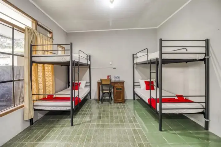 RedDoorz Hostel near Adisucipto Airport Yogyakarta — фото 6
