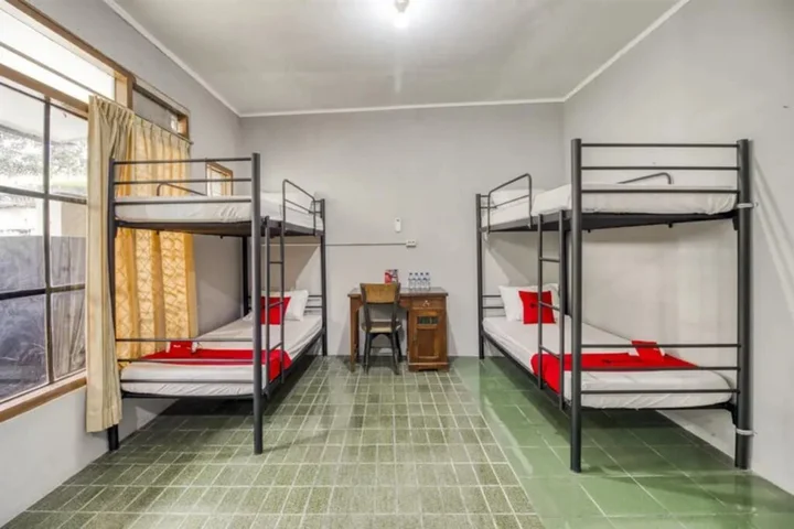 Батуретно: RedDoorz Hostel near Adisucipto Airport Yogyakarta