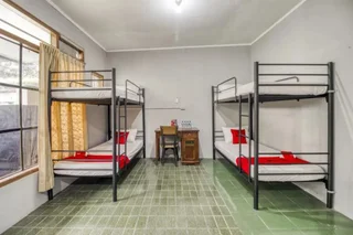Батуретно: RedDoorz Hostel near Adisucipto Airport Yogyakarta