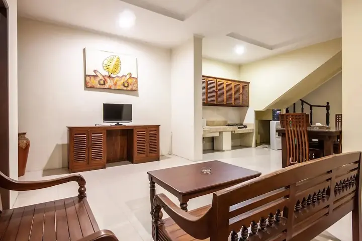 Кута: 8-BR Private Pool Villa Walk to Seminyak Beach