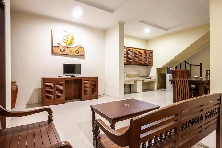 Кута: 8-BR Private Pool Villa Walk to Seminyak Beach