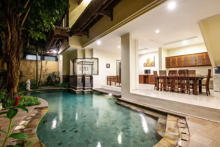 Кута: 8-BR Private Pool Villa Walk to Seminyak Beach