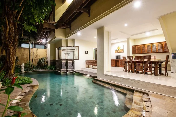Кута: 8-BR Private Pool Villa Walk to Seminyak Beach