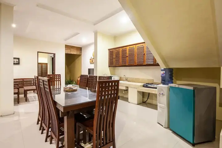 Кута: 8-BR Private Pool Villa Walk to Seminyak Beach