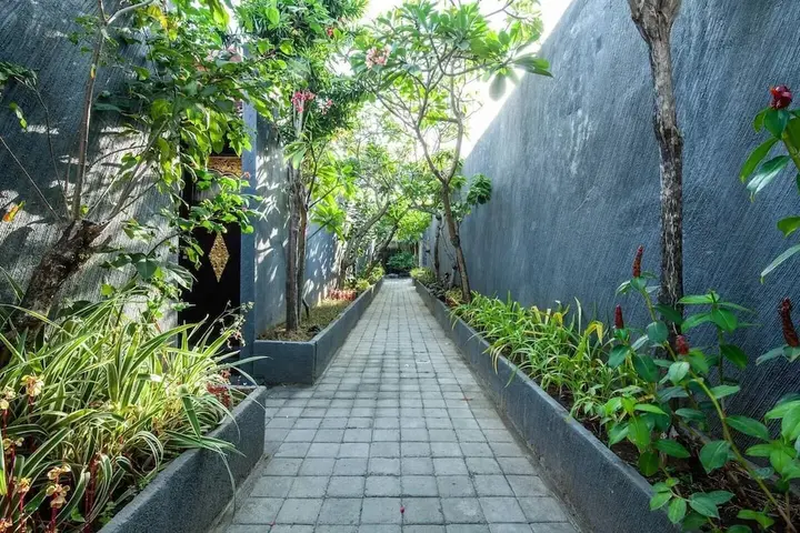 Кута: 8-BR Private Pool Villa Walk to Seminyak Beach
