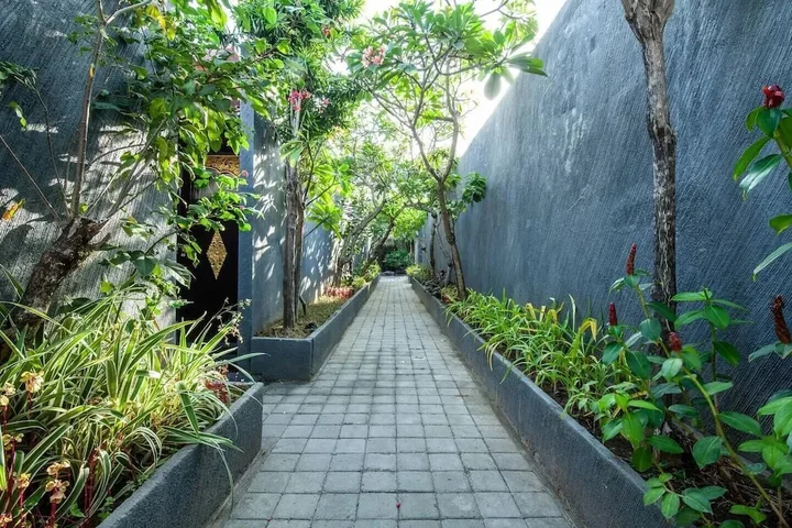 Кута: 8-BR Private Pool Villa Walk to Seminyak Beach