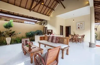 Кута: 8-BR Private Pool Villa Walk to Seminyak Beach