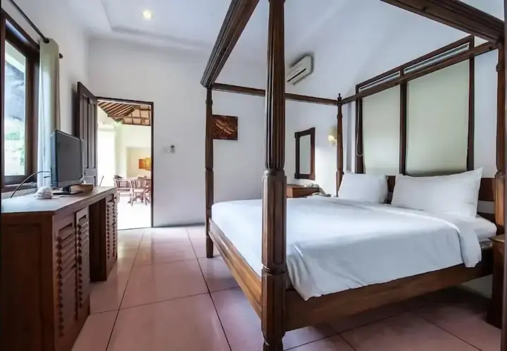 Кута: 8-BR Private Pool Villa Walk to Seminyak Beach