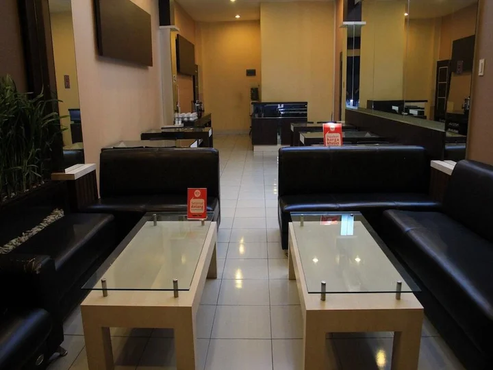 Медан: Nida Rooms Selat Panjang 11 Medan Kota at Wisma Sederhana Budget Hotel