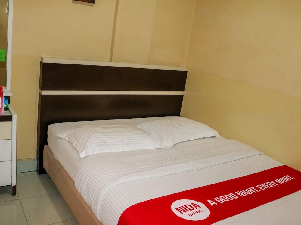 Медан: Nida Rooms Selat Panjang 11 Medan Kota at Wisma Sederhana Budget Hotel