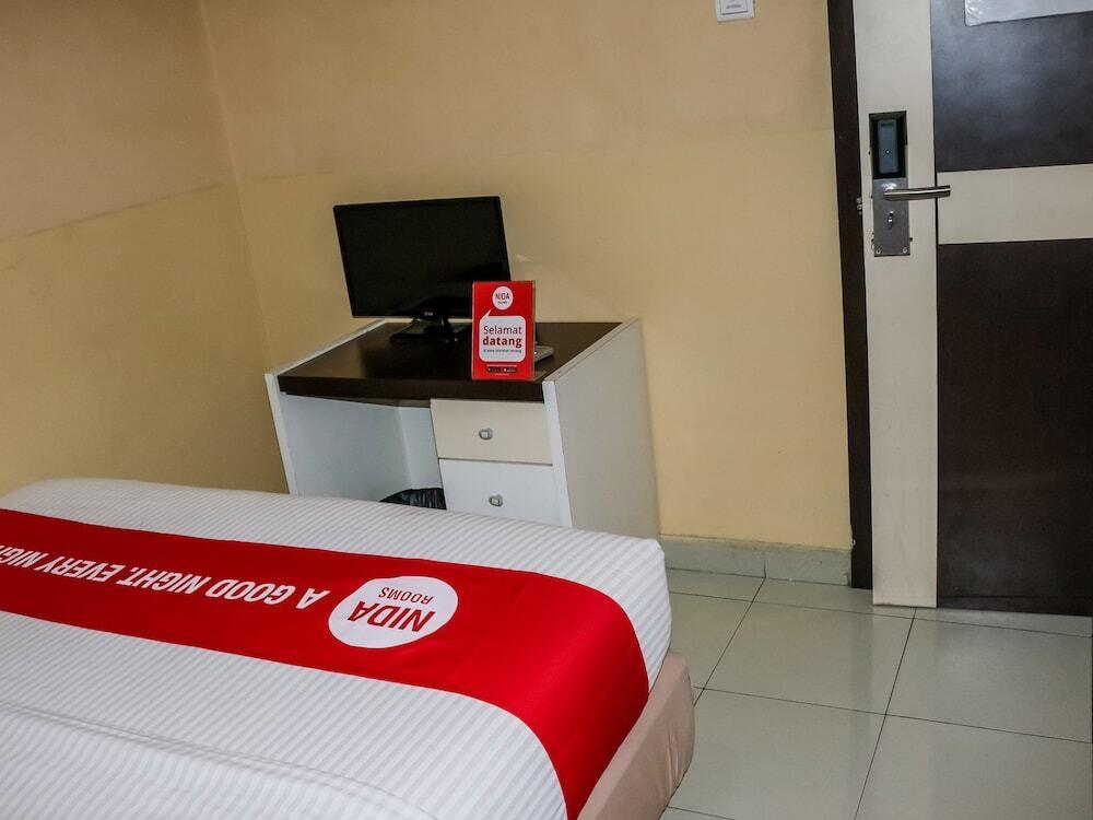 Медан: Nida Rooms Selat Panjang 11 Medan Kota at Wisma Sederhana Budget Hotel