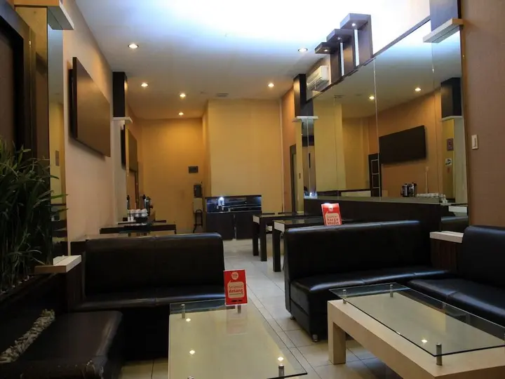 Медан: Nida Rooms Selat Panjang 11 Medan Kota at Wisma Sederhana Budget Hotel