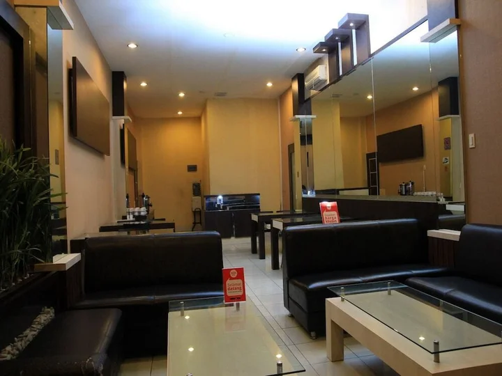 Медан: Nida Rooms Selat Panjang 11 Medan Kota at Wisma Sederhana Budget Hotel