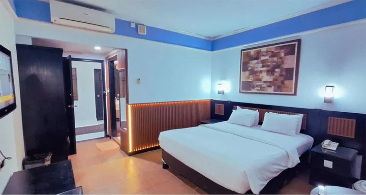Дюмай: Hotel K77
