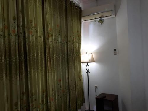 Суракарта: Kemuning Homestay