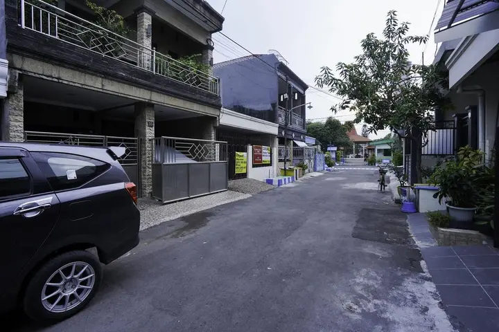 Сурабая: OYO Life 2532 Kost Putri ADIA