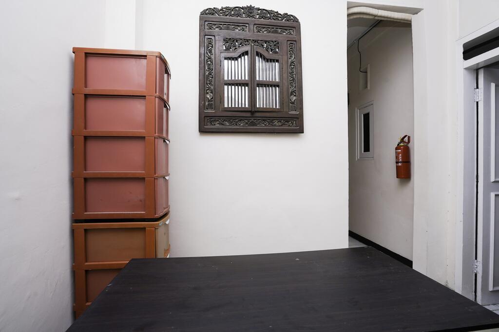Сурабая: OYO Life 2532 Kost Putri ADIA