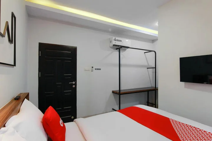 Медан: Capital O 3476 Millenium Inn