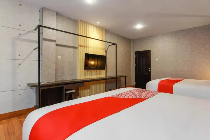 Медан: Capital O 3476 Millenium Inn