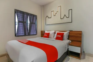 Медан: Capital O 3476 Millenium Inn