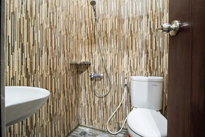 Караванг: OYO 3256 Rukost I8