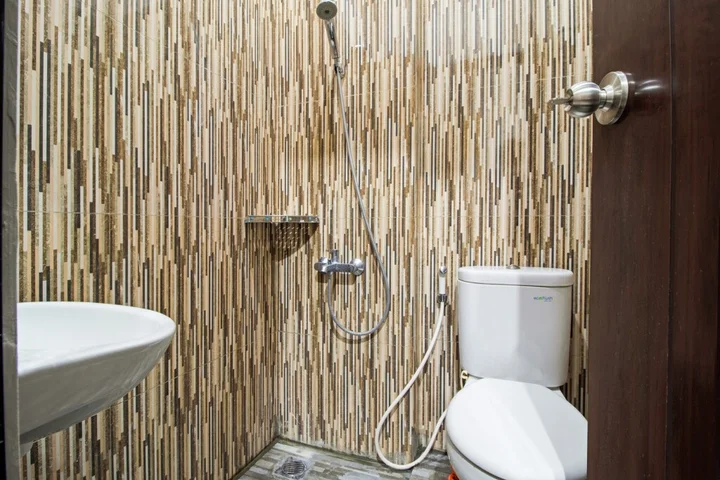 Караванг: OYO 3256 Rukost I8