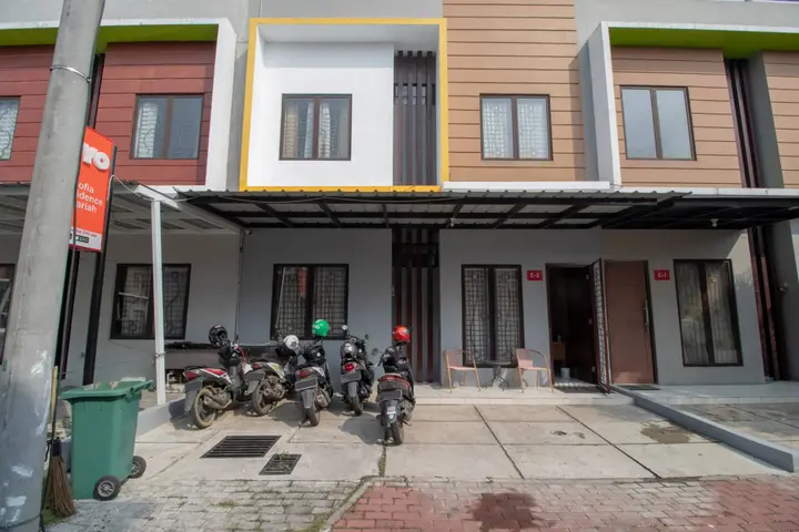 Караванг: OYO 3253 Sofia Residence Syariah