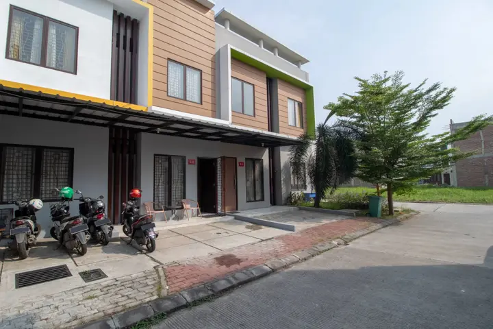 Караванг: OYO 3253 Sofia Residence Syariah