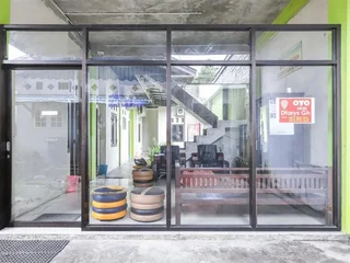 Баликпапан: OYO 3830 Dfarys Gh Syariah
