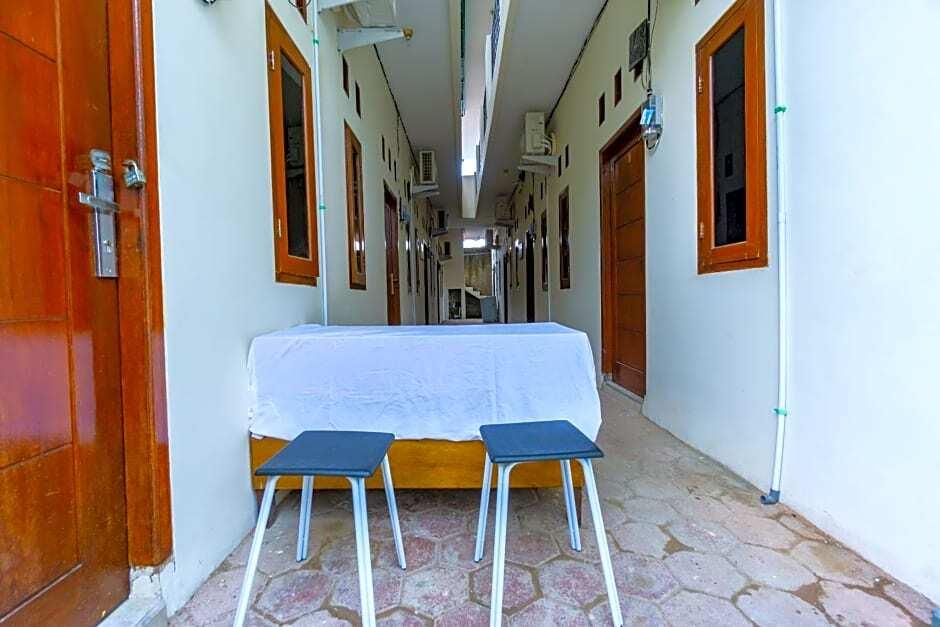 Депок: OYO Life 2420 Kost Luqman 1