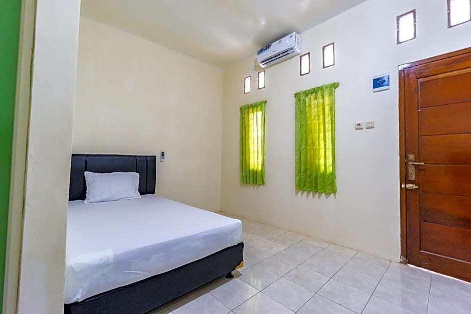 Депок: OYO Life 2420 Kost Luqman 1