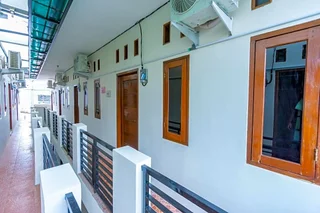 Депок: OYO Life 2420 Kost Luqman 1