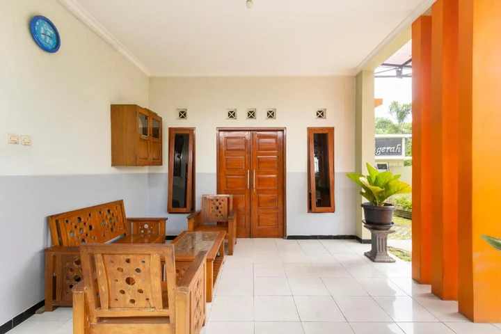 Суракарта: OYO 3338 Wisma Anugerah