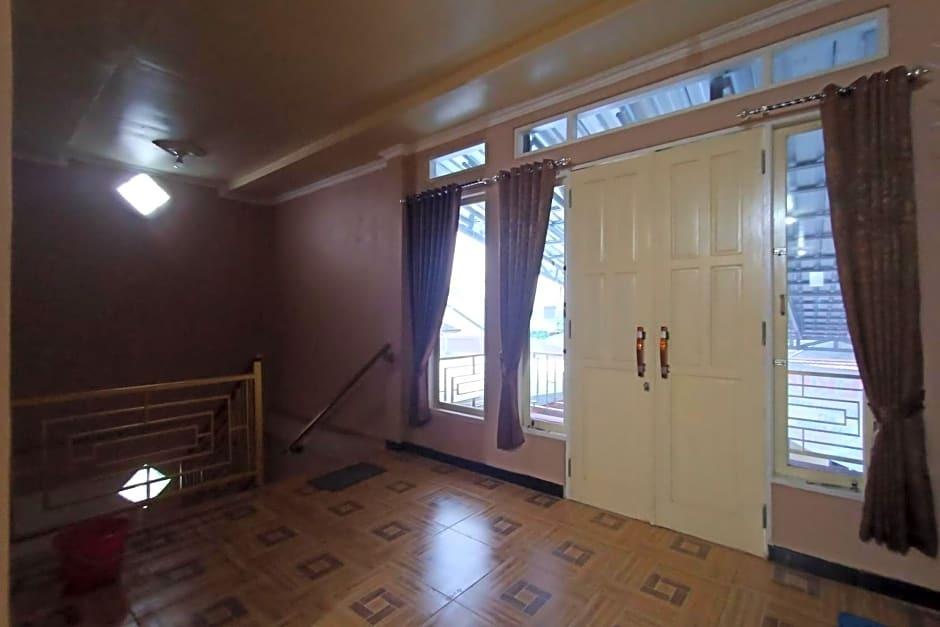 Банджармасин: SPOT ON 3525 Penginapan Magnolia Syariah