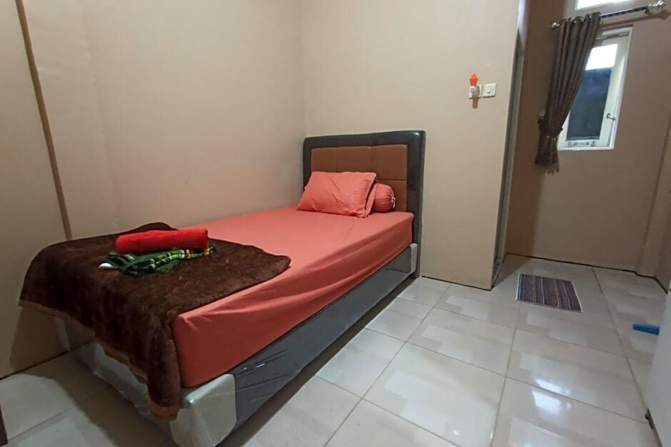 SPOT ON 3525 Penginapan Magnolia Syariah — фото 5