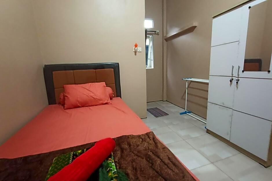 SPOT ON 3525 Penginapan Magnolia Syariah — фото 4