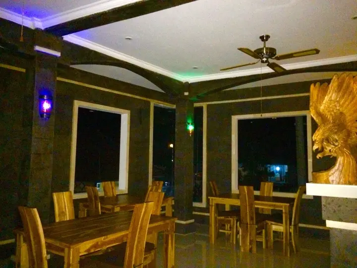 Бунутан: Amed Romance House