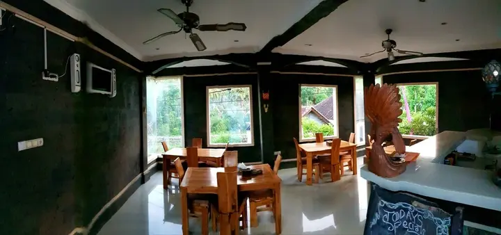 Бунутан: Amed Romance House