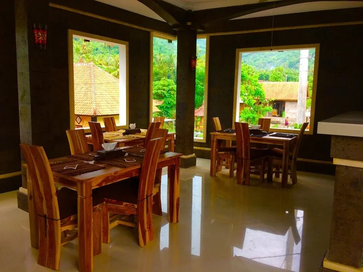 Бунутан: Amed Romance House