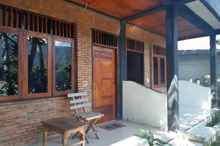 Озеро Тоба: Laster Jony's Guesthouse Samosir RedPartner
